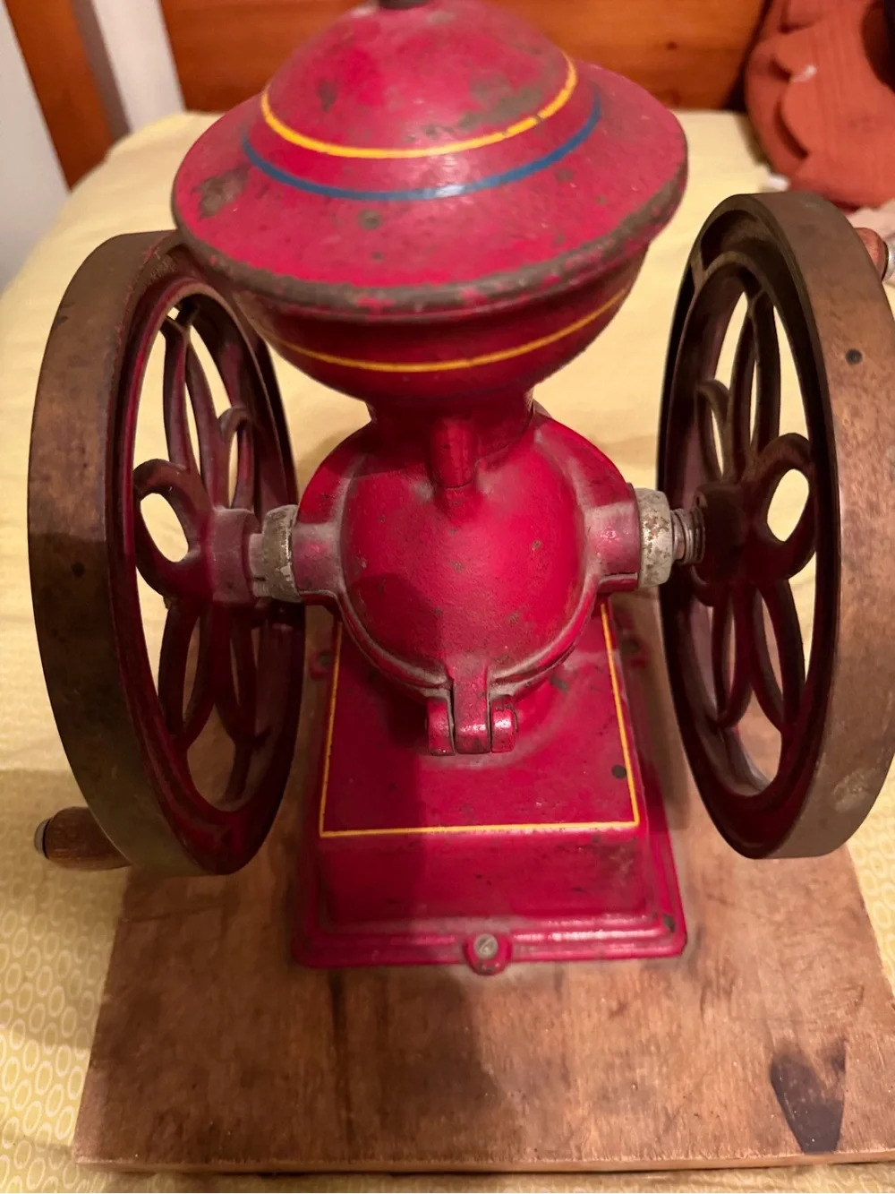 Red Vintage Manual Coffee Grinder - Classic Cast Iron Mill